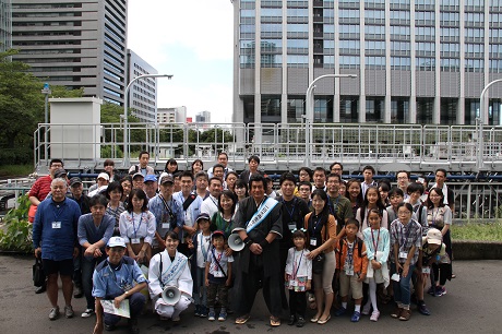 写真：施設見学会1回目記念撮影