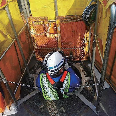 写真：下水道管の点検2