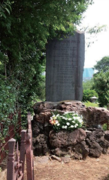 画像：青山霊園のバルトン墓地