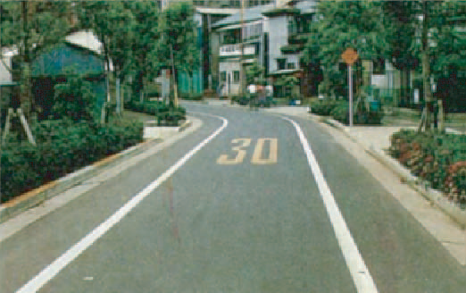 画像：青山霊園のバルトン墓地